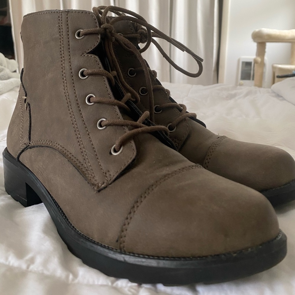 NWOT Women’s Boots